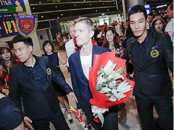 Tại sao ca sĩ luôn cần vệ sĩ bảo vệ bên cạnh ?